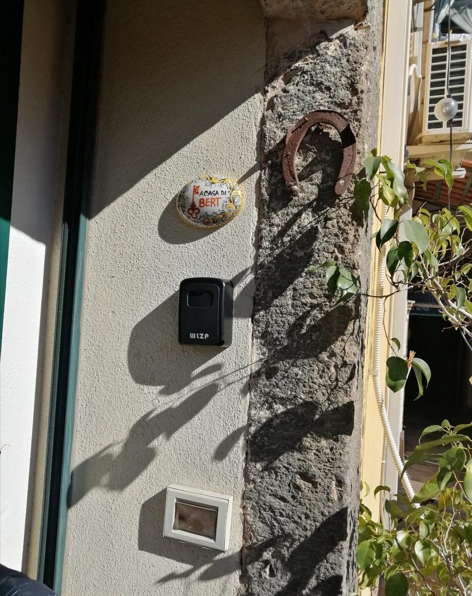 Appartamento A Casa Di Bert - Catania Bagian luar foto